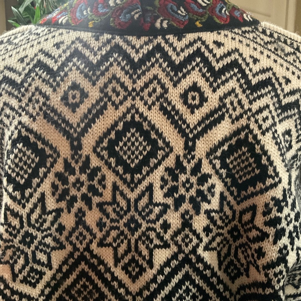 “Scandinavian” Style Embroidered Hook And Eye Closure Long Sleeved Sweater. - Picture 9 of 14